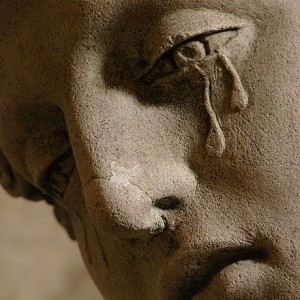 Mary_Magdalene_Crying_Statue