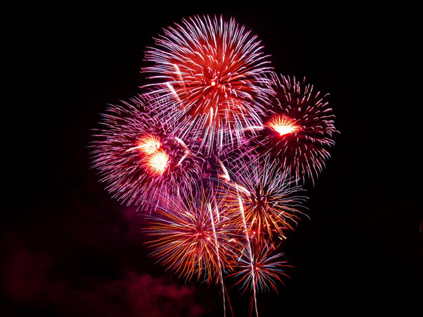 http://www.publicdomainpictures.net/view-image.php?image=403&picture=fireworks