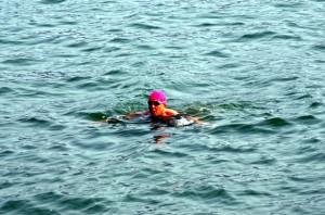 http://www.publicdomainpictures.net/view-image.php?image=20377&picture=swimming
