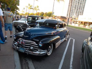 http://www.publicdomainpictures.net/view-image.php?image=16608&picture=classic-gangster-car&large=1