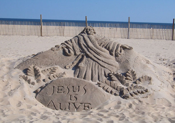 http://www.publicdomainpictures.net/view-image.php?image=8298&picture=jesus-is-alive-sand-sculpture
