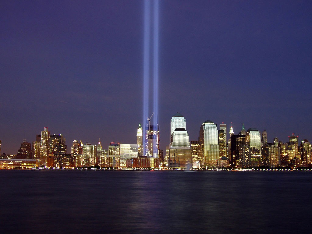 https://en.wikipedia.org/wiki/Memorials_and_services_for_the_September_11_attacks#/media/File:Wtc-2004-memorial.jpg