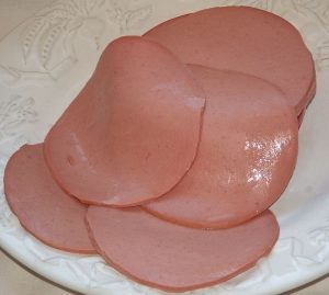 https://en.wikipedia.org/wiki/Bologna_sausage#/media/File:Bologna_lunch_meat_style_sausage.JPG