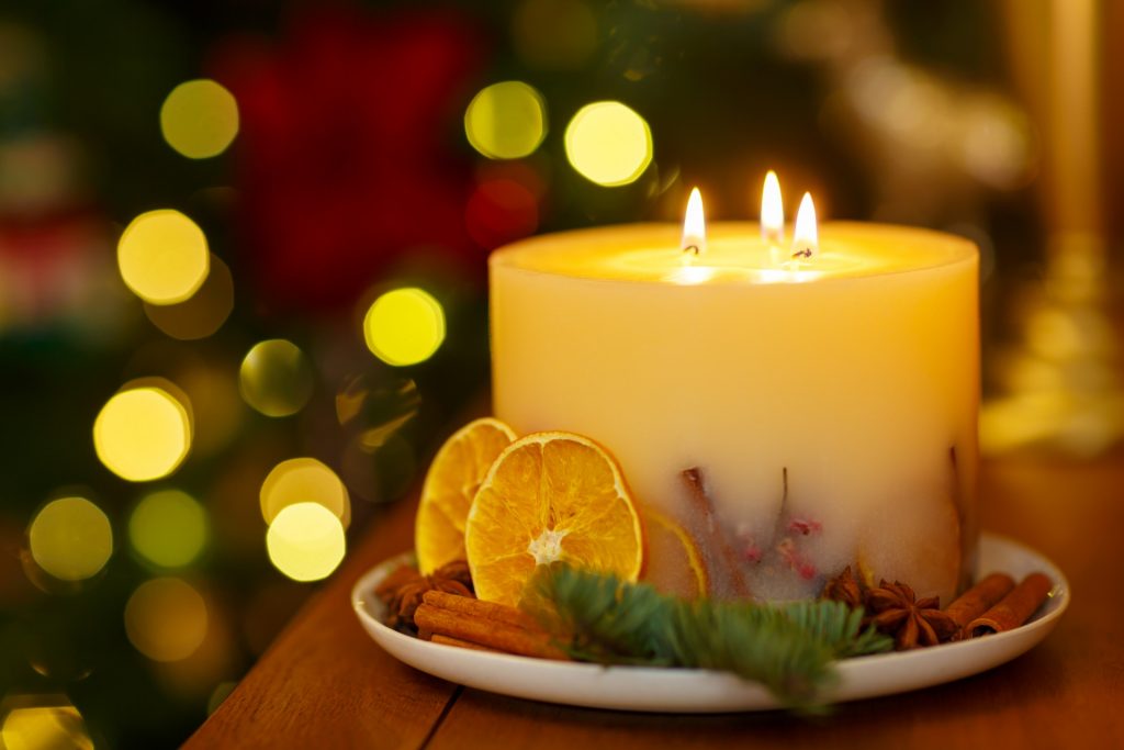 http://www.publicdomainpictures.net/view-image.php?image=140523&picture=christmas-candle