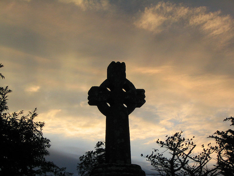 https://commons.wikimedia.org/wiki/File:Celtic_cross_Knock_Ireland.jpg
