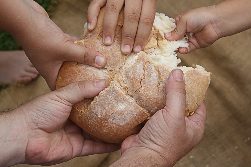 http://www.publicdomainpictures.net/view-image.php?image=105836&picture=give-bread-3