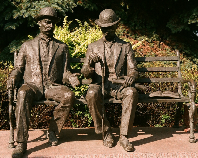 http://www.publicdomainpictures.net/view-image.php?image=124546&picture=gentlemen-on-the-bench