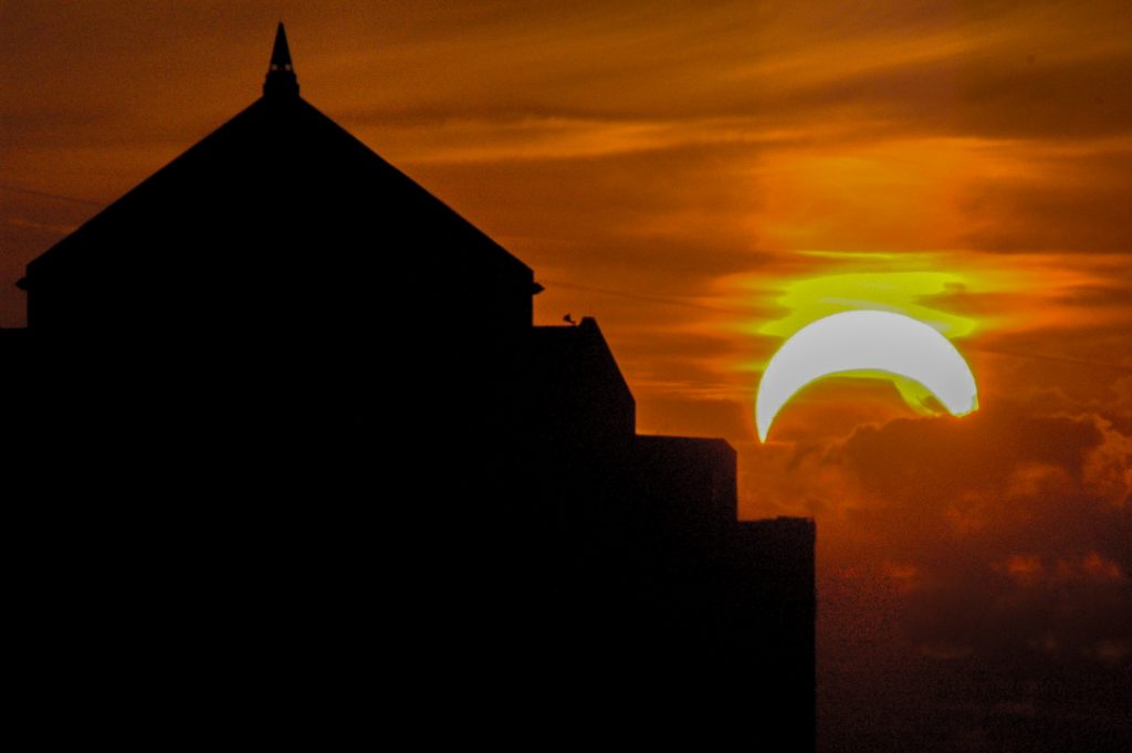 http://www.publicdomainpictures.net/view-image.php?image=148467&picture=solar-eclipse