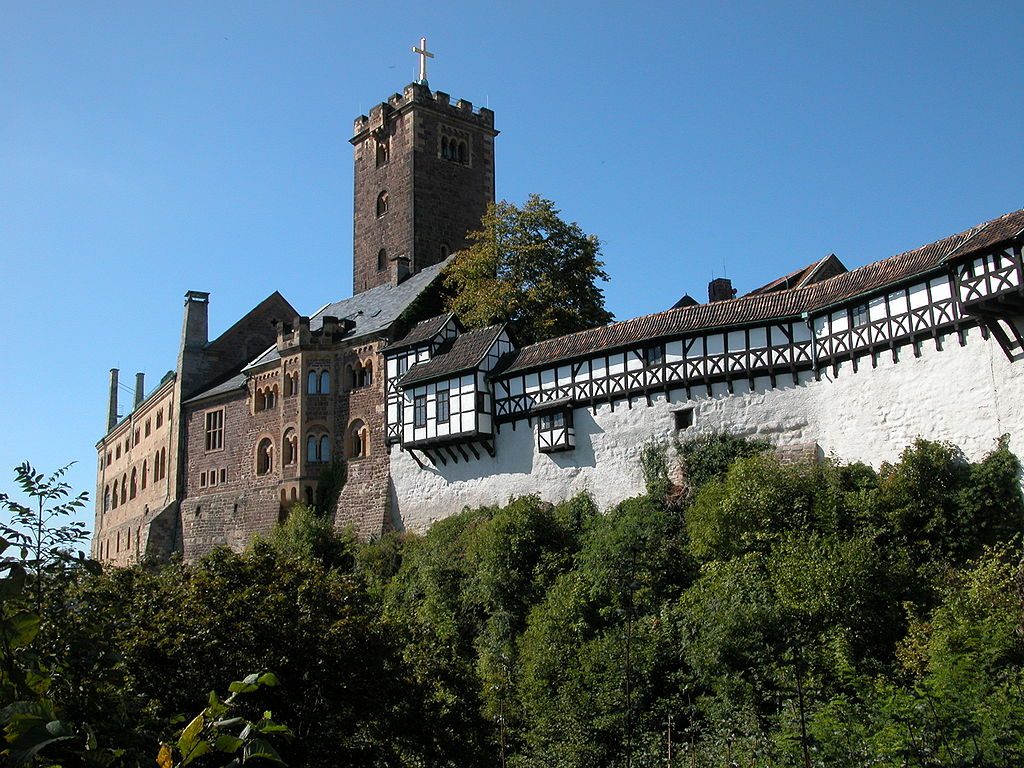 https://simple.wikipedia.org/wiki/Wartburg_Castle#/media/File:Wartburg_Eisenach_DSCN3512.jpg