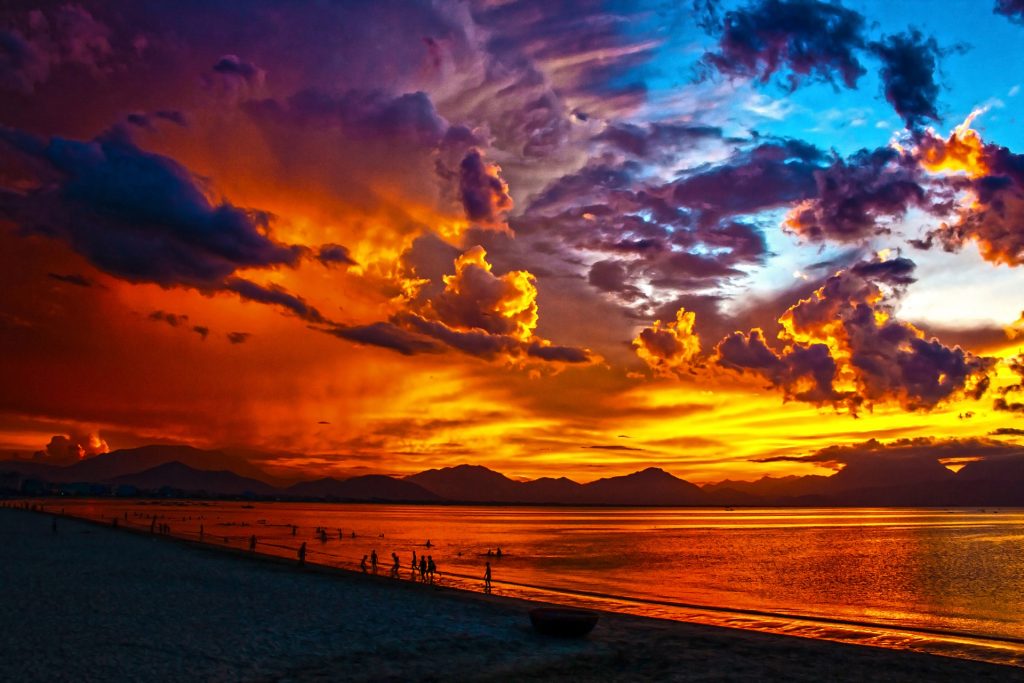 https://publicdomainpictures.net/en/view-image.php?image=36842&picture=burning-sky